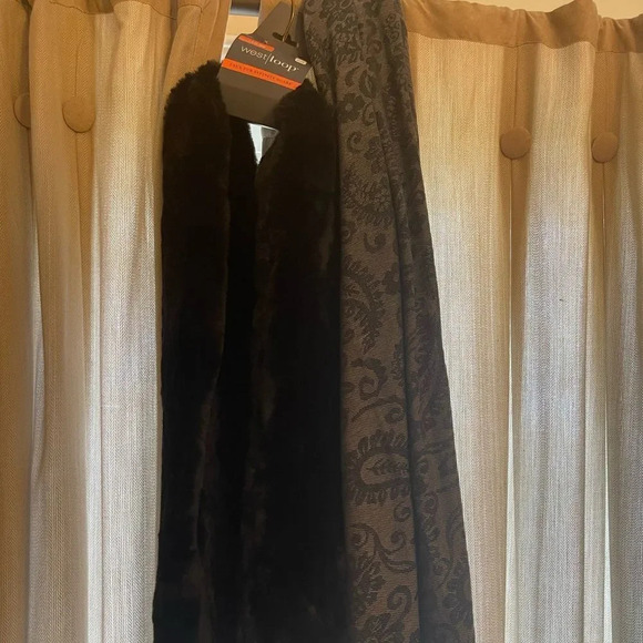 2 scarves 1 black infinity faux fur 1 gray lightweight pashmina - Picture 2 of 8